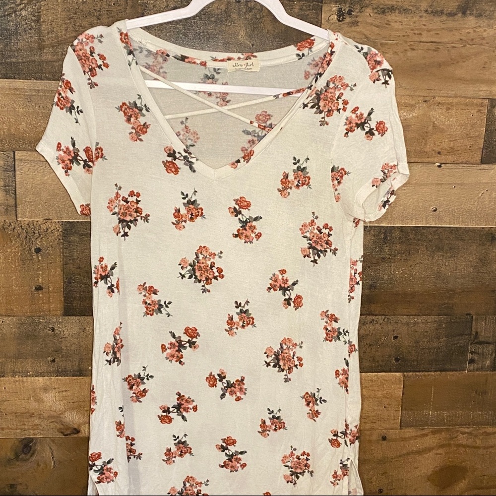 Brand: ultra flirt Color: white and floral Size:M